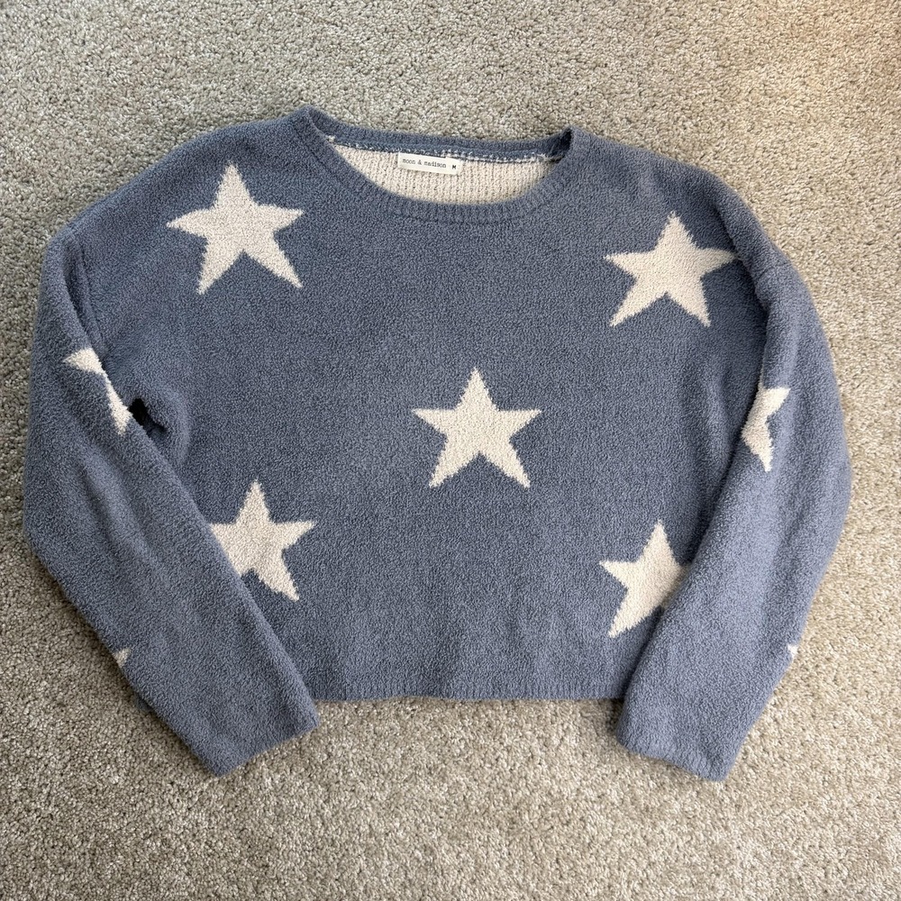 Moon & Madison Blue Star Graphic Fuzzy Knit Crew Neck Pullover Sweater Womens M
